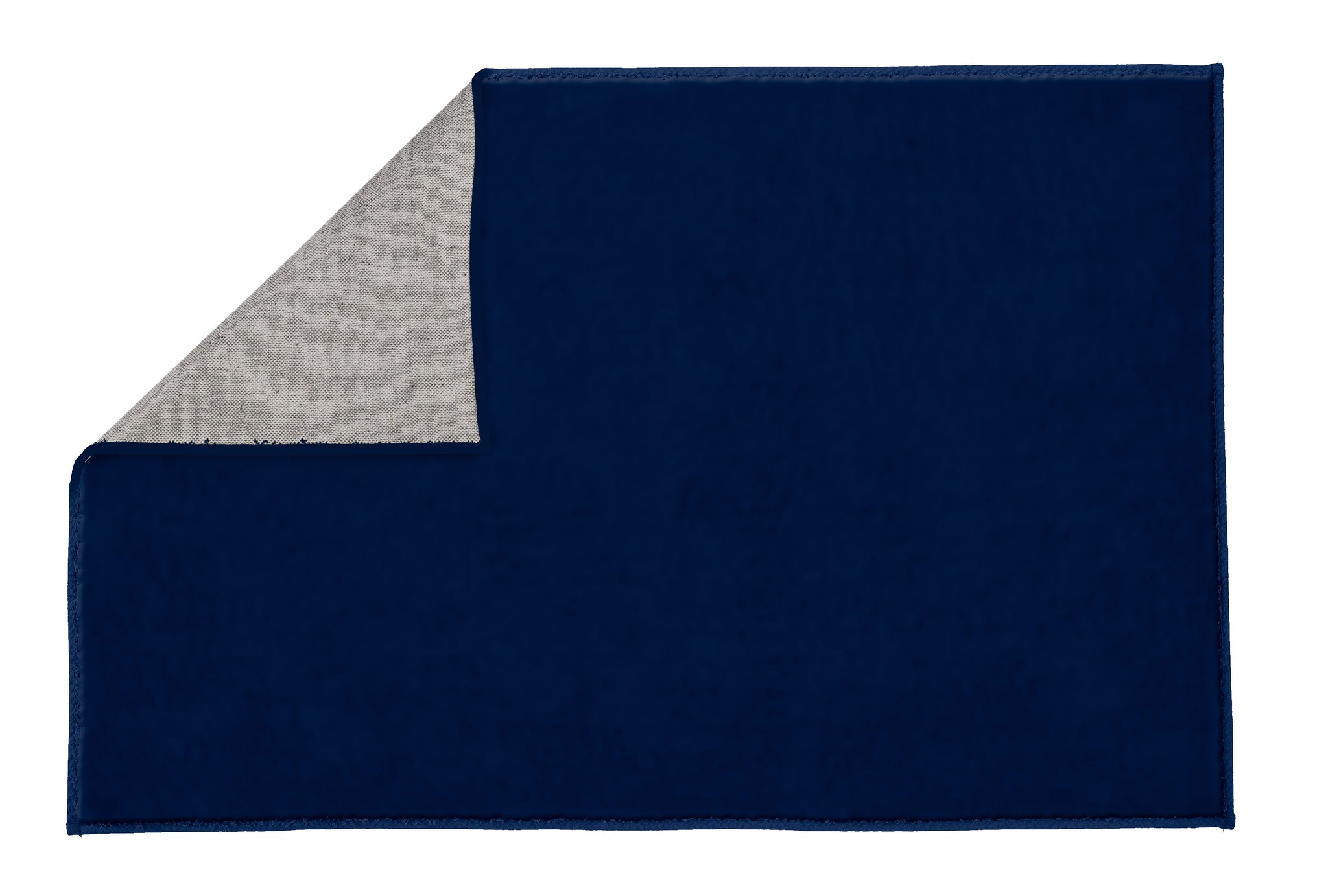 Badteppich VELVET Navy 60 x 90 cm liegt mit umgeschlagener Ecke und sichtbarer Rückseite.