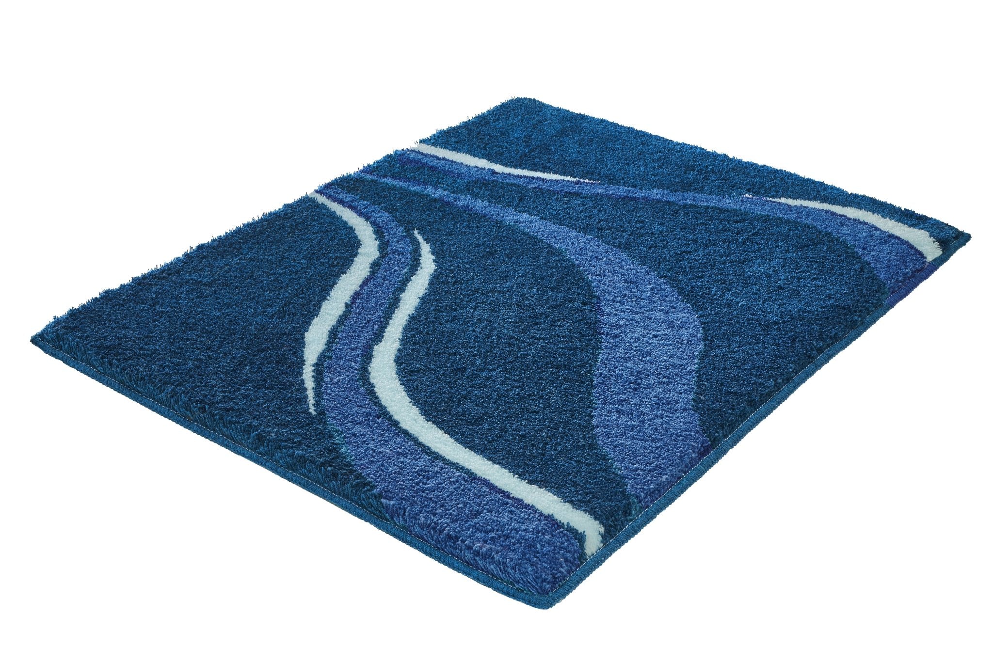 Der Badteppich VENTO Mare 55 x 65 cm zeigt ein blaues Design mit geschwungenen Wellenlinien.