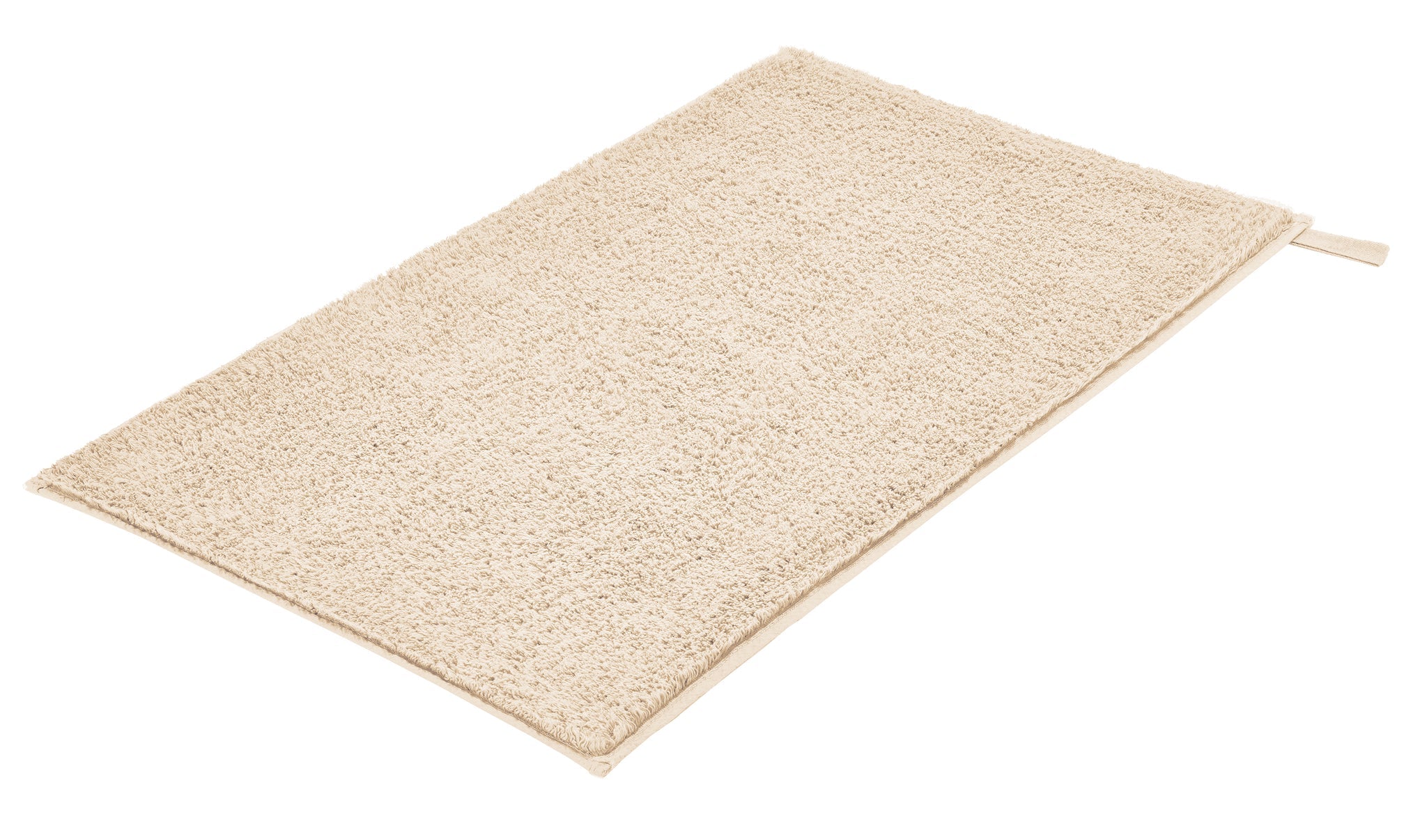 Badteppich VITA Sandbeige 50 x 80 cm liegt rechteckig ausgebreitet auf hellem Untergrund.