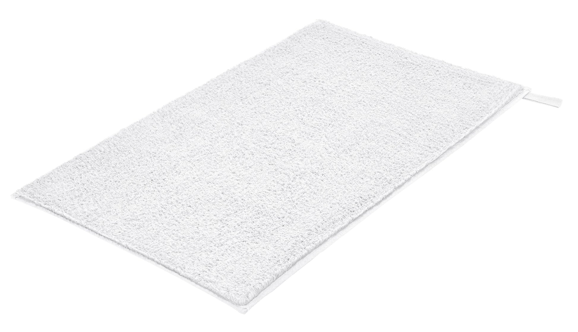 Badteppich VITA Weiß 50 x 80 cm liegt rechteckig auf hellem Untergrund.