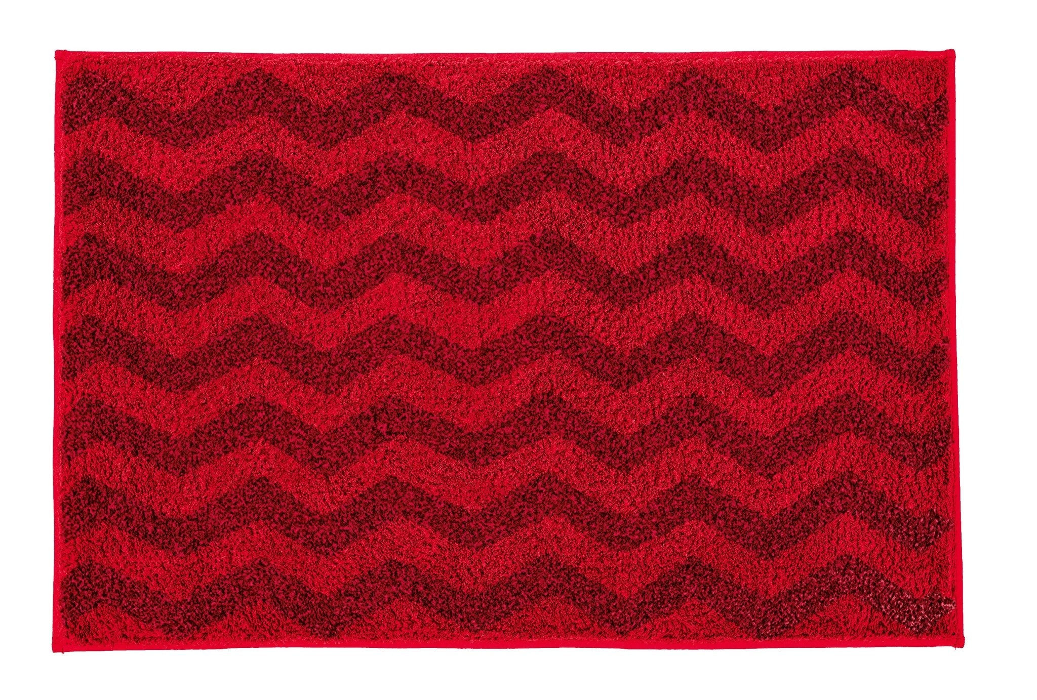 Badteppich ZACK Rubin 70 x 120 cm in Rot mit Zickzackmuster liegt flach auf dem Boden.