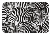 Badteppich ZEBRA in Schwarz-Weiß 40 x 60 cm zeigt dicht angeordnete Zebraköpfe und Streifen.