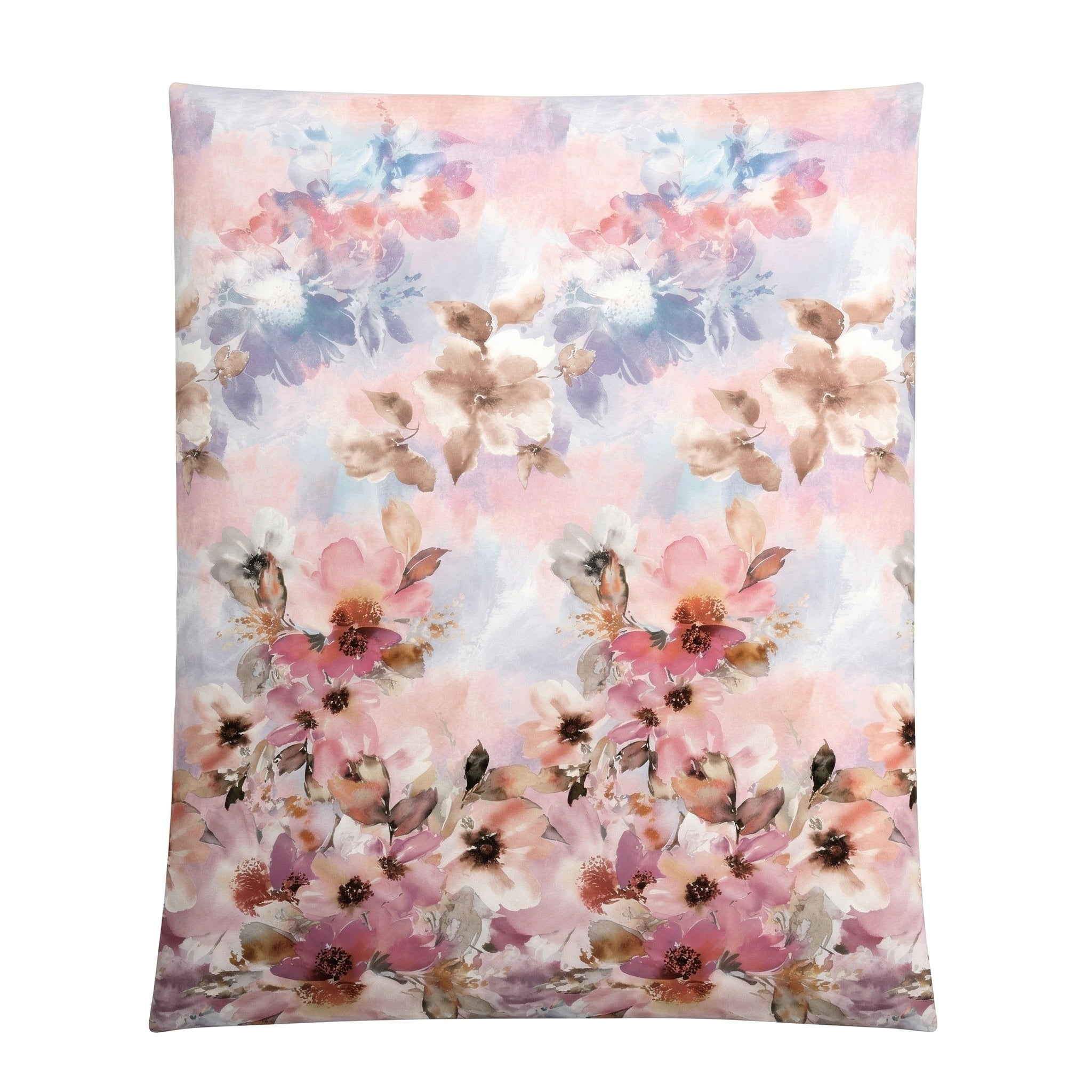 Pastellfarbene Bettwäsche mit floralem Aquarellmuster in Rosa.