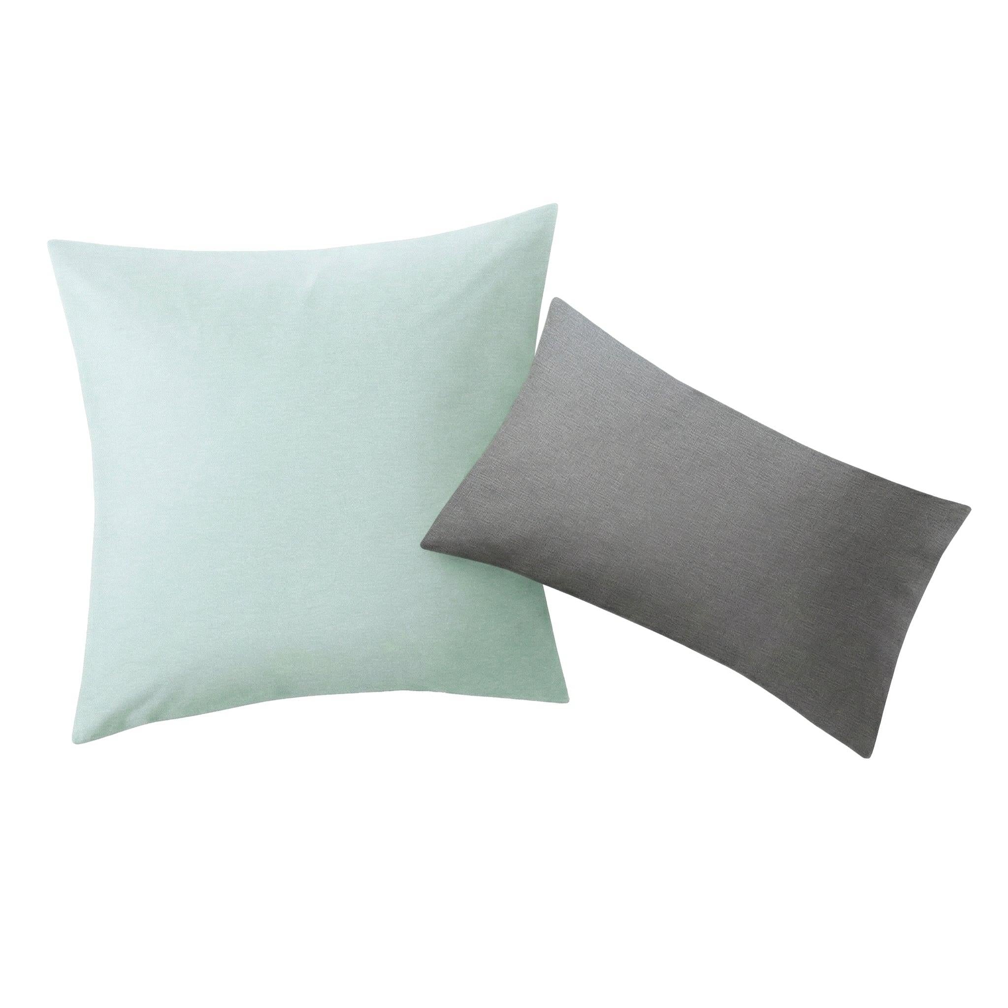 Wendekissenbezug in Mint und Grau mit schlichter Leinenoptik.