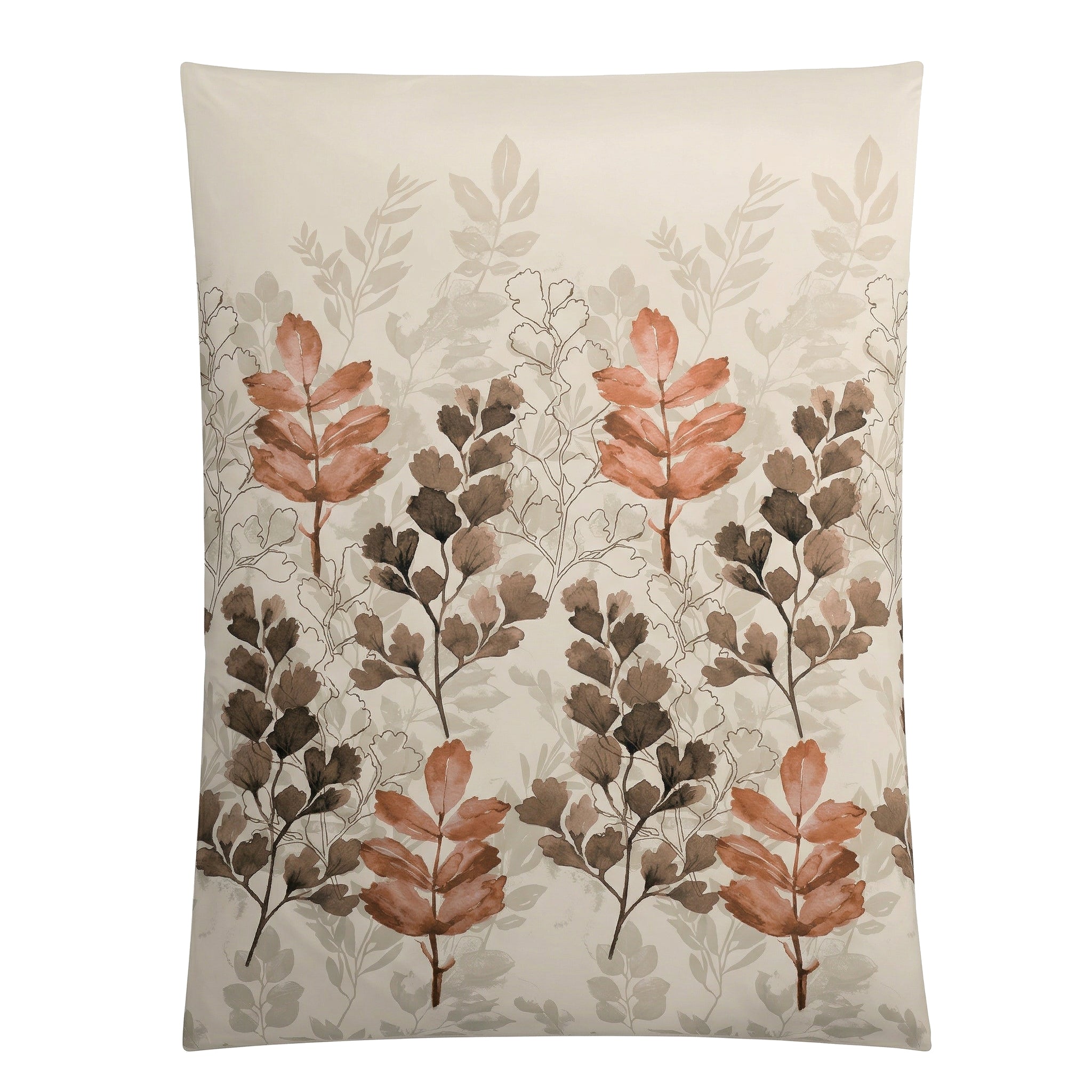 Cremefarbene Bettwäsche mit floralem Muster in Braun und Rosé.