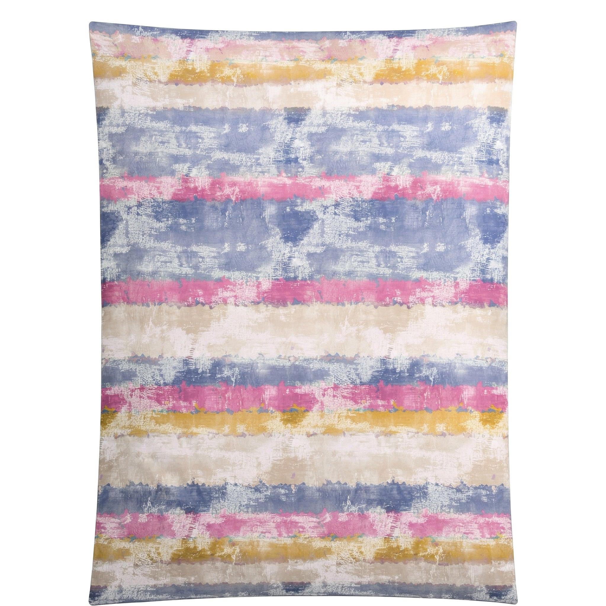 Bettwäsche mit bunten Aquarellstreifen in Blau, Rosa und Gelb.