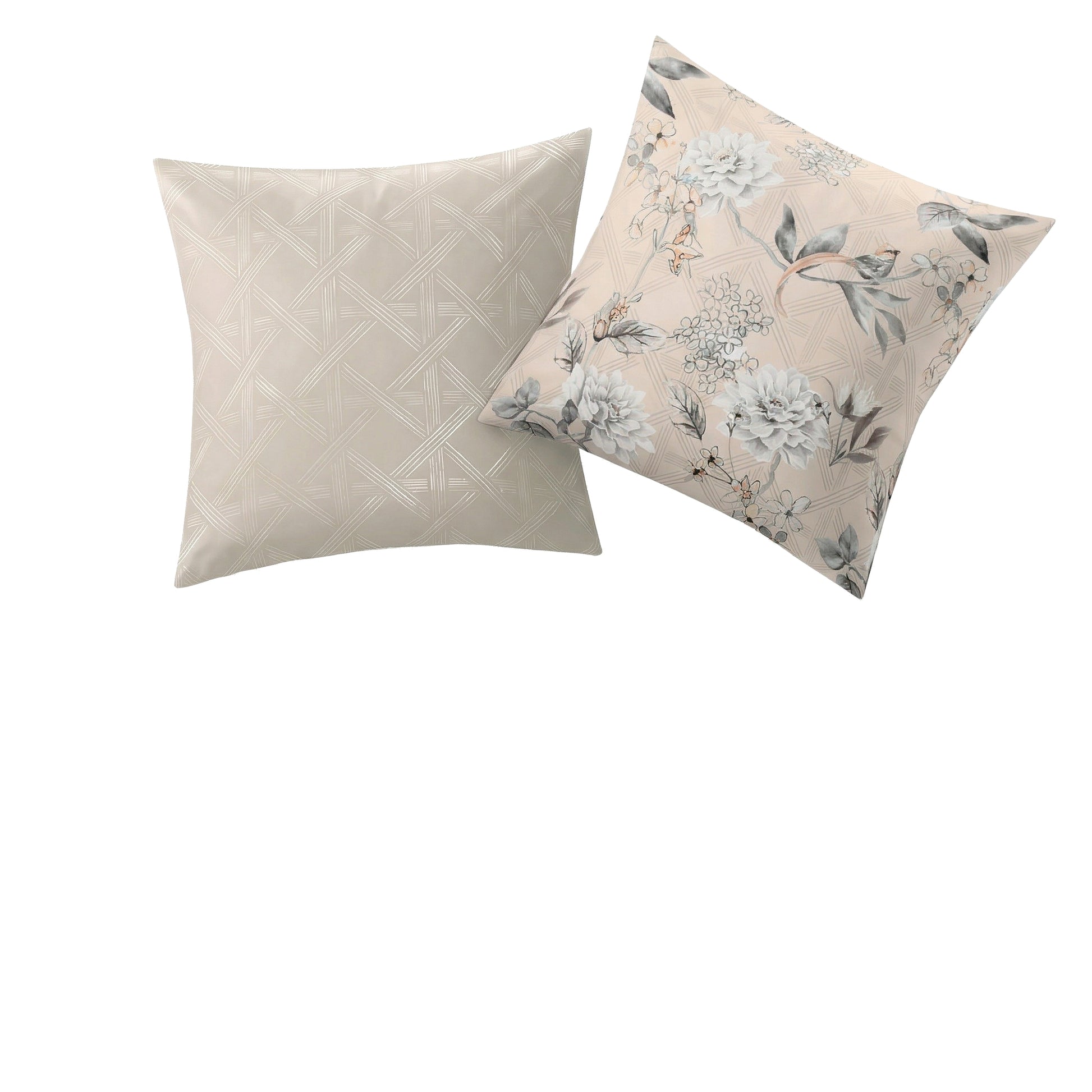 Beiger Kissenbezug mit floralem Muster und geometrischen Linien.