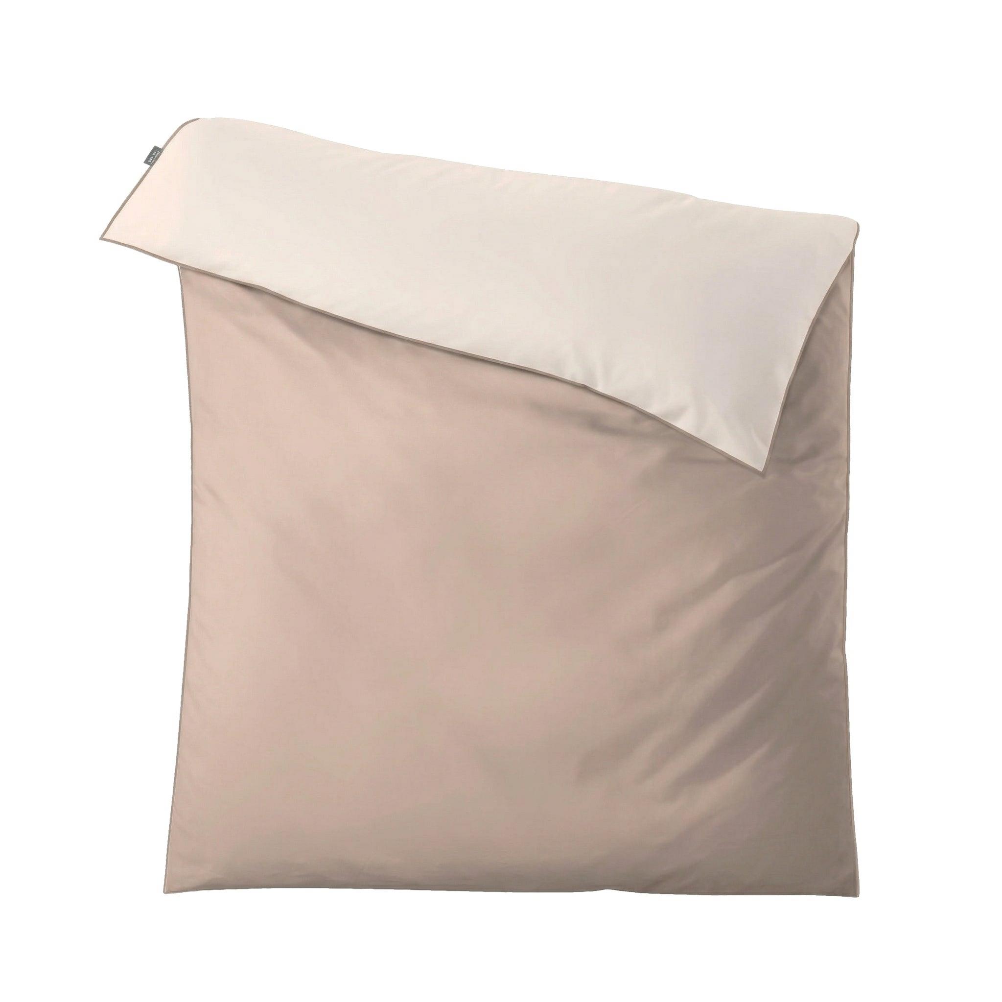 Einfarbige Bettwäsche in zartem Rosé mit schlichtem Design.