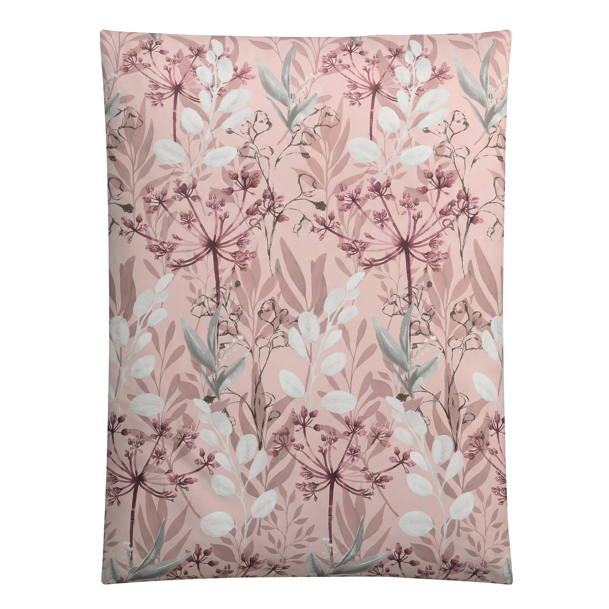Rosafarbene Bettwäsche mit floralem Muster in Weiß und Mauve.