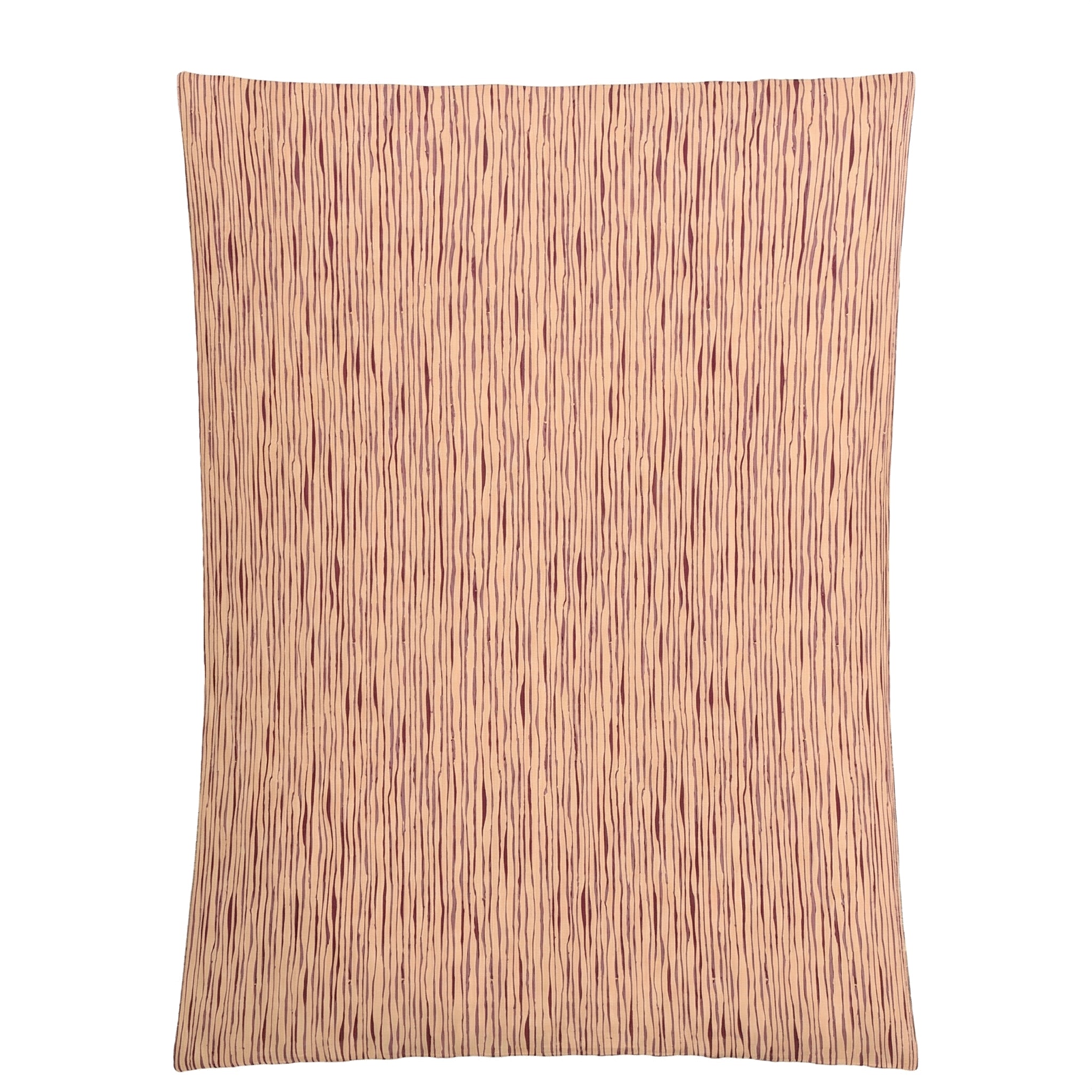 Beige Bettwäsche mit feinen, unregelmäßigen Streifen in Braun.