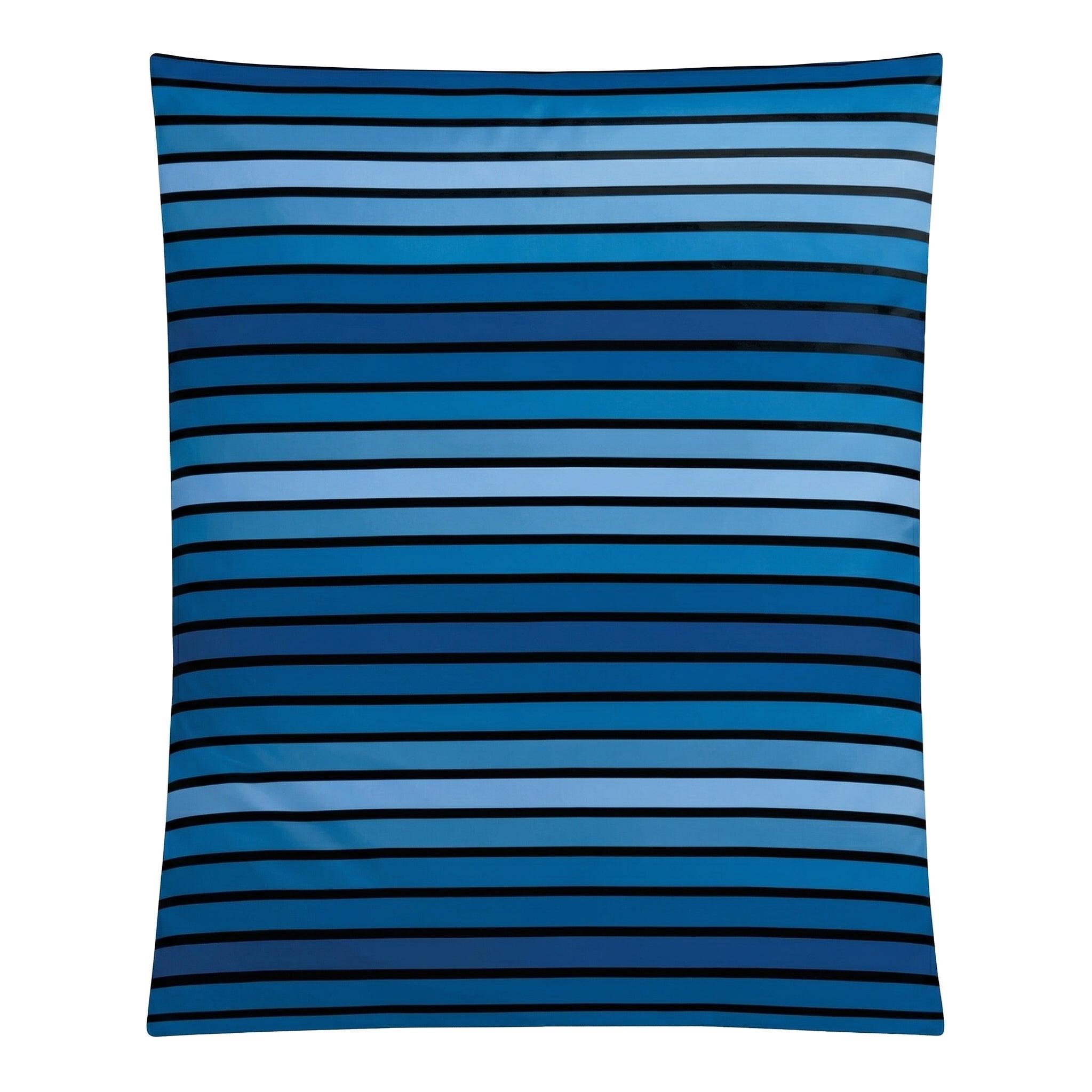 Blaue Bettwäsche mit schwarzen Querstreifen und Farbverlauf.