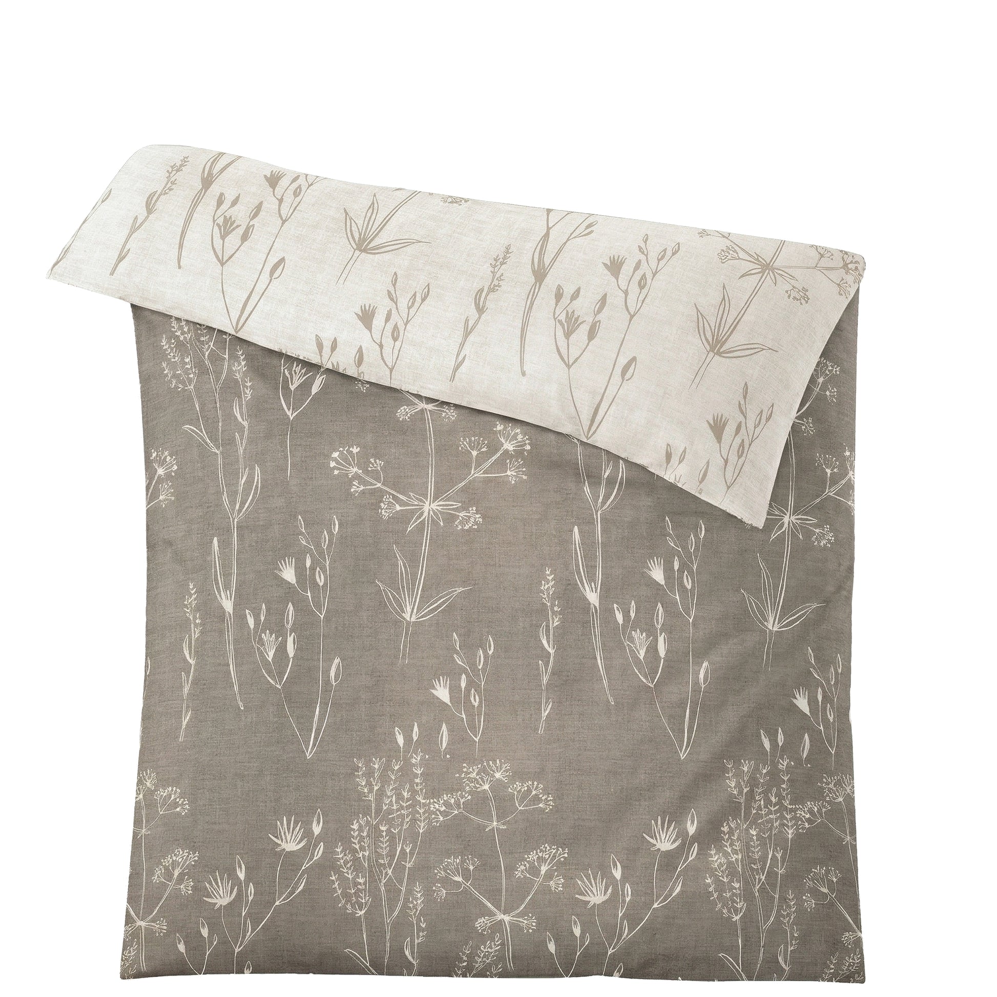 Taupefarbene Bettwäsche mit zartem weißem Blumenmuster.