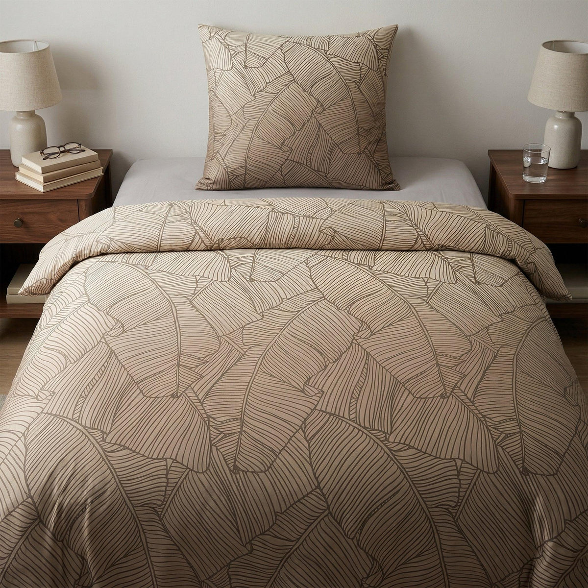 BettwĂ€sche Satin VERO Taupe 155 x 220 cm und 80 x 80 cm â Kleine Wolke