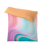 Bettwäsche mit pastelligem Marmoreffekt in Rosa, Türkis und Apricot.