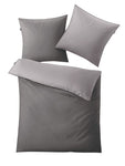 Zweiteilige Bettwäsche in Hell- und Dunkelgrau mit Kopfkissen und Decke