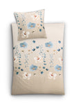 Bettwäsche-Set in Beige mit zarten weißen und blauen Blumenmotiven