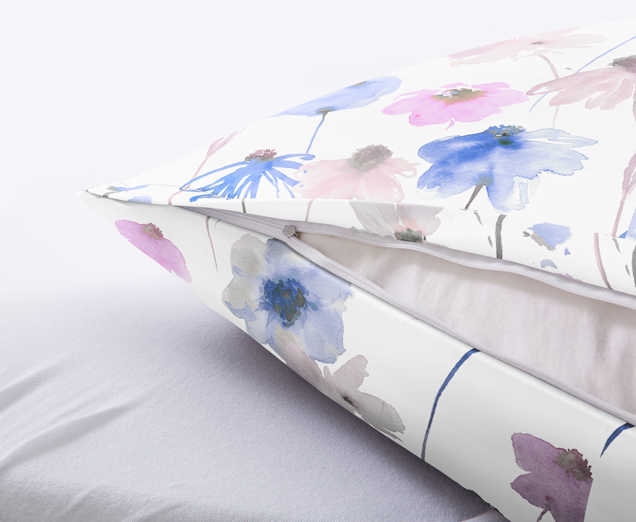 Kissenbezug mit pastellfarbenem Aquarell-Blumenmuster und Reißverschluss