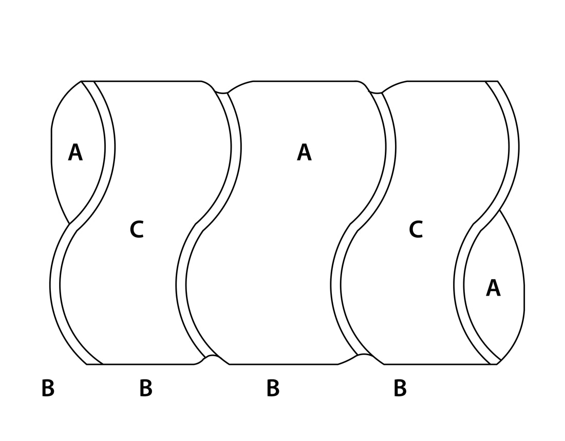 Der Kleine Wolke Badteppich Arcata zeigt geschwungene, mehrfarbige Farbfelder im Design.