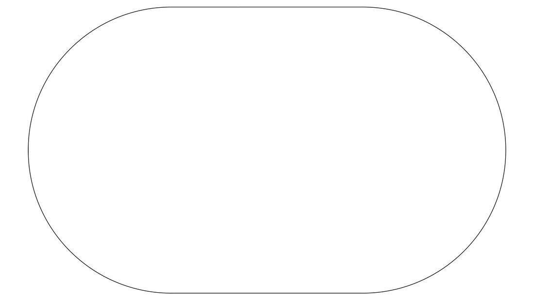 Ovaler weißer Badteppich wird freigestellt von oben gezeigt.