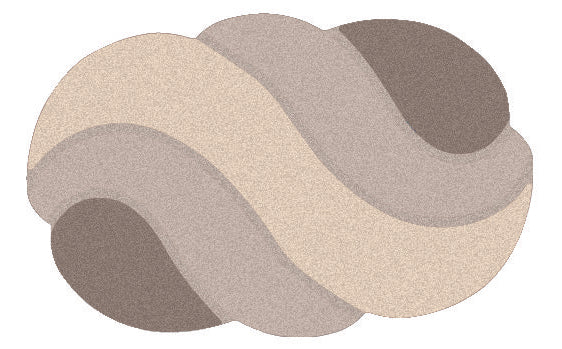 Der Badteppich zeigt eine organische Form mit geschwungenen Wellen in Beige- und Brauntönen.