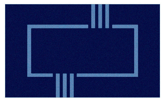 Blauer Kleine Wolke Creativo Badteppich Interno mit hellem, rechteckigem Linienmuster wird gezeigt.