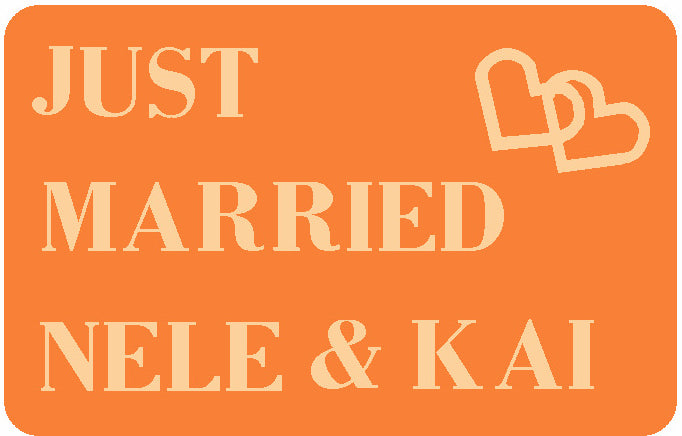 Oranger Kleine Wolke Creativo Badteppich mit Aufschrift Just Married Nele & Kai und zwei Herzen.