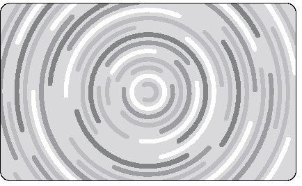 Der Kleine Wolke Badteppich Novero zeigt graue, kreisförmige Streifen auf hellem Grund.