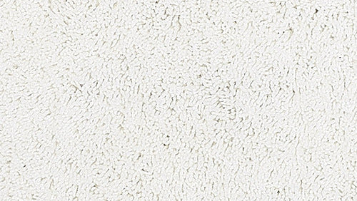 Der Kleine Wolke Badteppich Relax in Polarweiß zeigt seine flauschige Oberflächenstruktur.