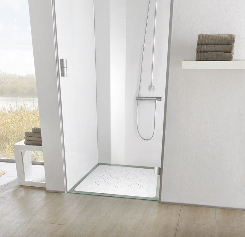 Die Duscheinlage CASABLANCA Weiß 75x75 cm extra groß liegt in einer modernen, offenen Dusche.