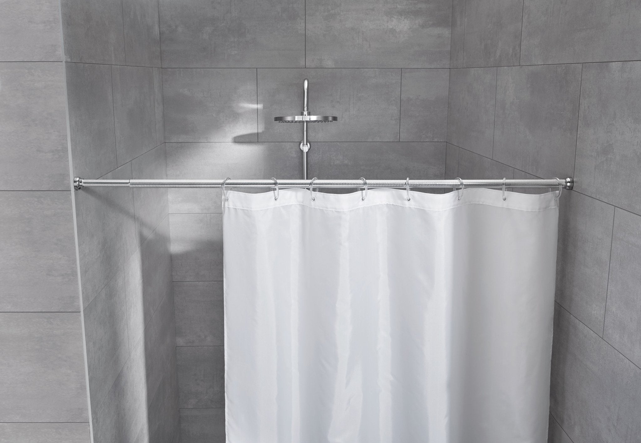 Weißer Duschvorhang an Teleskopstange in grauer Eckdusche mit Regendusche