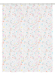Duschvorhang PEVA CONFETTI Multicolor 180 x 200 cm hängt mit buntem Konfetti-Muster im Bad.