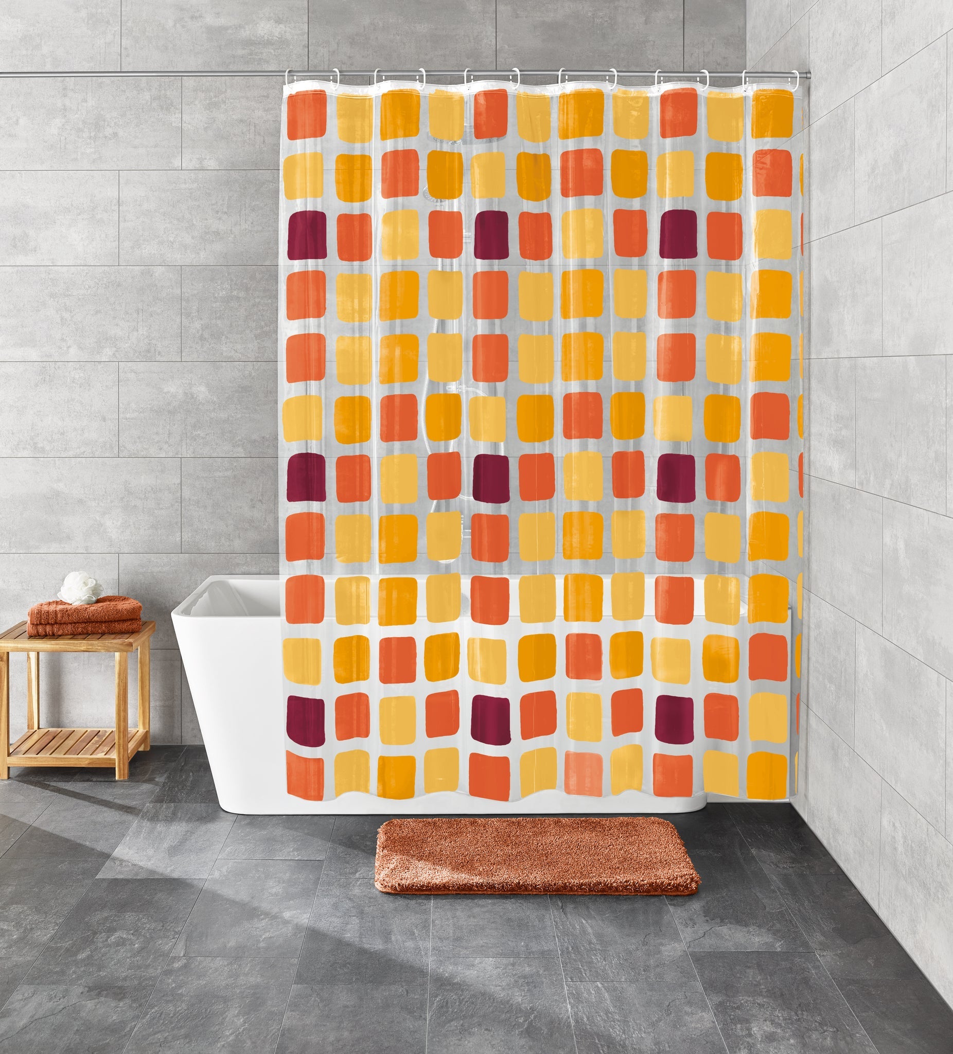 Duschvorhang PEVA SONNY Sun 180 x 200 cm hängt vor einer Badewanne in modernem Bad.