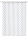 Weißer Duschvorhang mit regelmäßig verteilten kleinen blauen Ankern