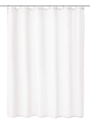 Weißer Duschvorhang aus Stoff mit Metallösen an oberer Duschstange