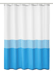 Weiß-blauer Duschvorhang mit Streifenmuster an Metallstange.