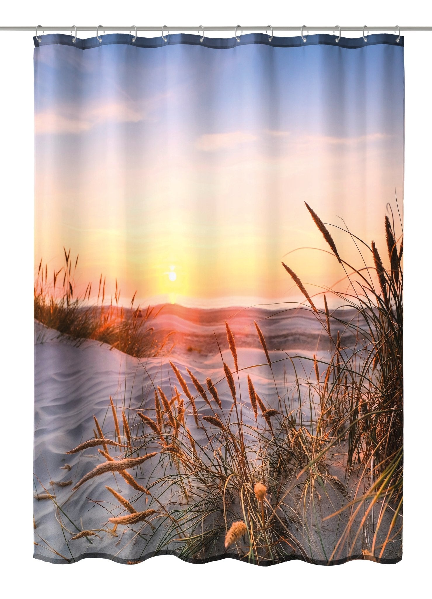 Textiler Duschvorhang JUIST zeigt Dünenlandschaft mit Sonnenuntergang in warmen Multicolor-Tönen.