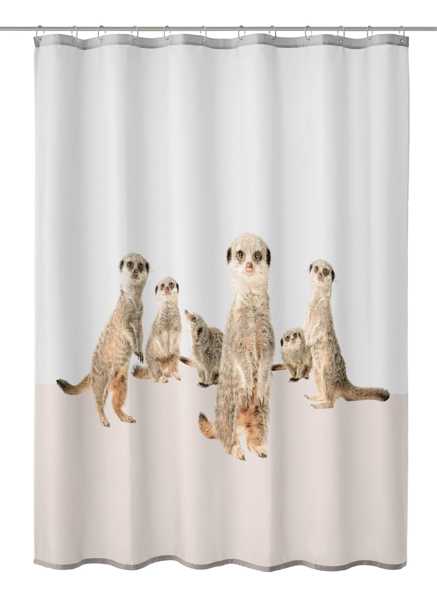 Duschvorhang Textil SURIE Beige 180 x 200 cm mit aufgedruckten Erdmännchen im Badezimmer.