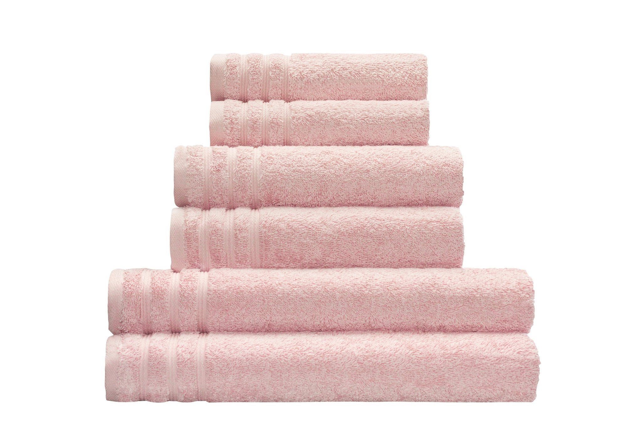 Gestapeltes Set rosa weiche Frottee-Handtücher in verschiedenen Größen