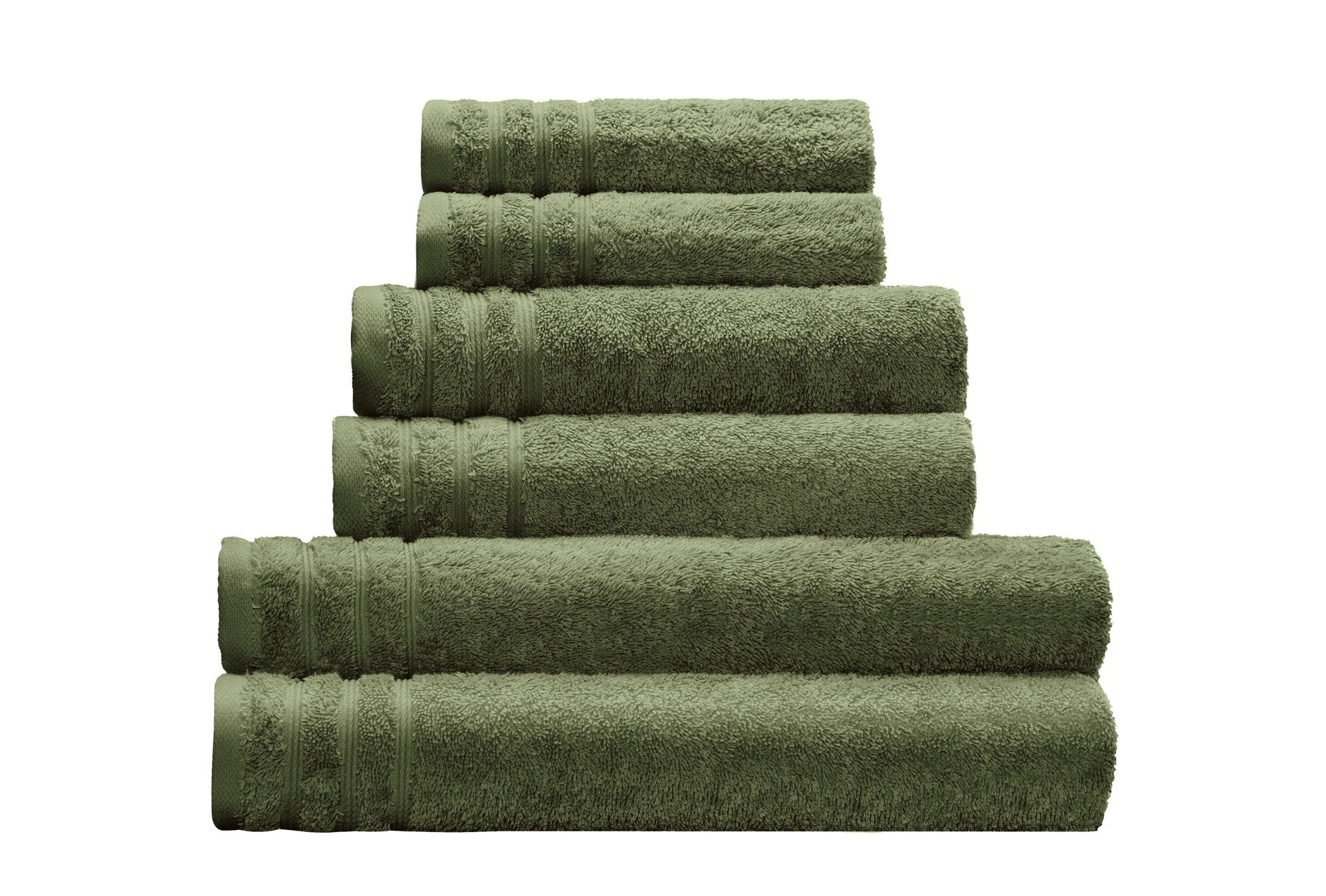 Gestapeltes Frottier Handtuch ROYAL Forest 50x100 cm in dunklem Grünton ist zu sehen.