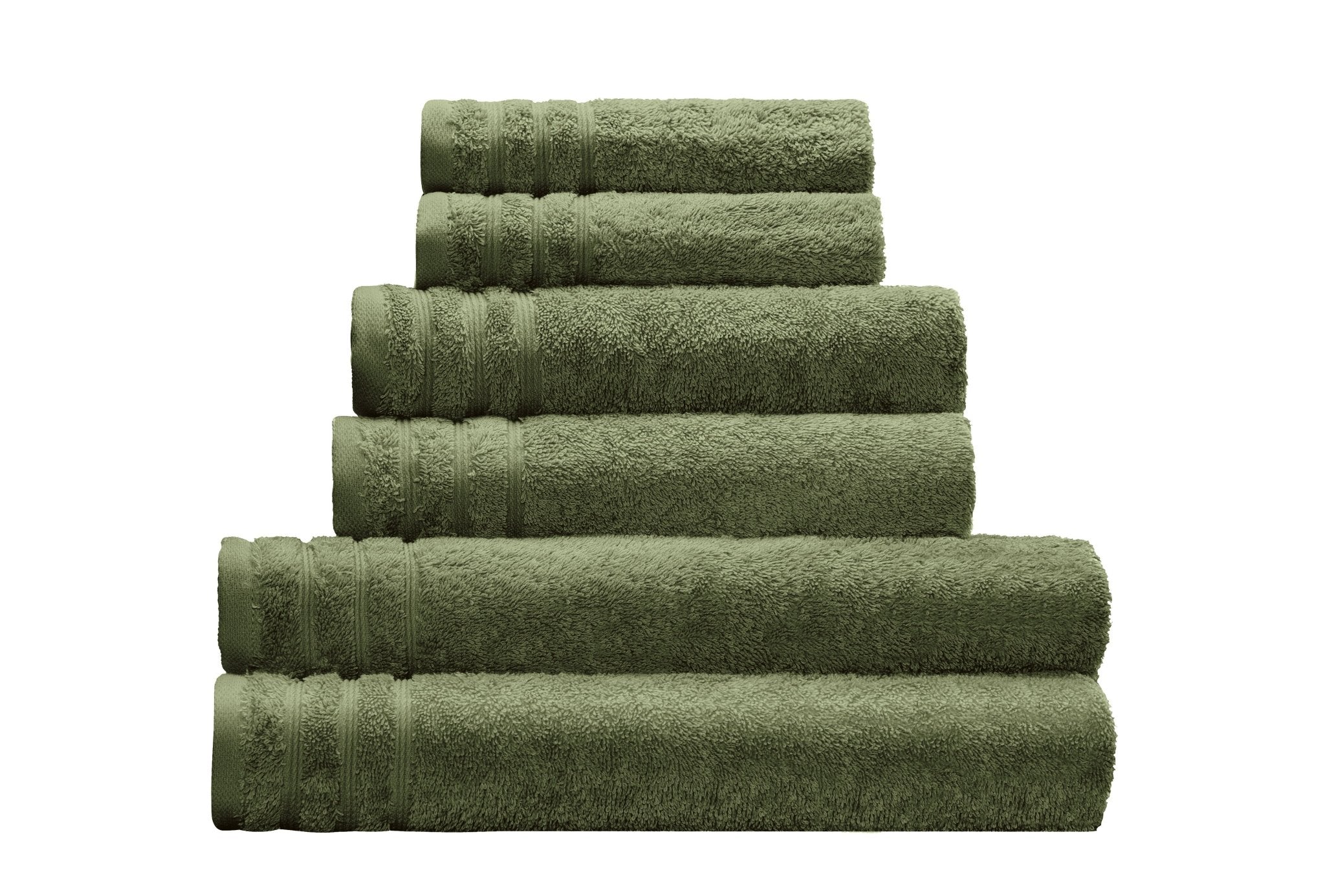 Gestapeltes Frottier Handtuch ROYAL Forest 50x100 cm in dunklem Grünton ist zu sehen.