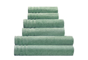 Gefaltete Frottier Handtücher ROYAL Maledivia, darunter ein Handtuch 50x100 cm in Mintgrün.
