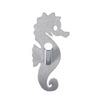 Wandhaken in Seepferdchen-Form aus gebürstetem Edelstahl, frontal