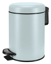 Der Kosmetikeimer ONE Opal 3 Liter steht als runder Tretmülleimer in hellem Opalton frontal im Bild.