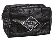 Schwarze Kosmetiktasche GIN S mit Aufdruck Nach mir die Ginflut vor weißem Hintergrund.