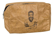 Braune Kulturtasche mit Illustration eines bärtigen Seemanns vorne