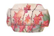 Nackenpolster KOLIBRI Multicolor mit rosa Blütenmotiv wird frontal vor hellem Hintergrund gezeigt.