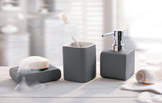 Graues modernes Bad-Set mit Seifenspender, Zahnputzbecher und Seifenschale