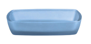 Blaue rechteckige Schale aus Glas auf weißem Hintergrund.