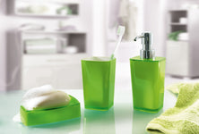Grünes Bad-Set mit Seifenspender, Becher, Seifenschale und Zahnbürste