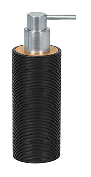Seifenspender KYOTO Schwarz mit geriffeltem Korpus und silberner Pumpe auf hellem Hintergrund.
